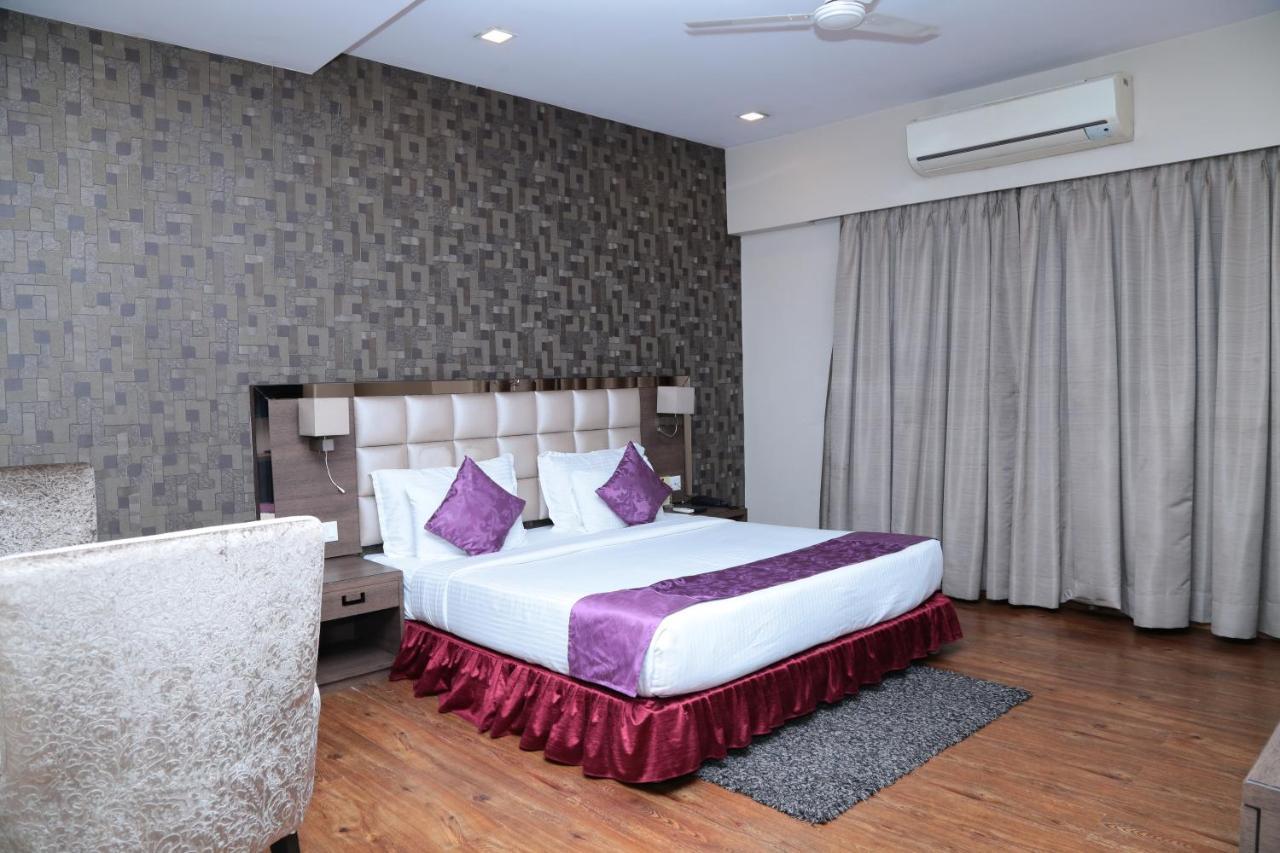 Hotel Kc Manor Jamshedpur Exterior foto
